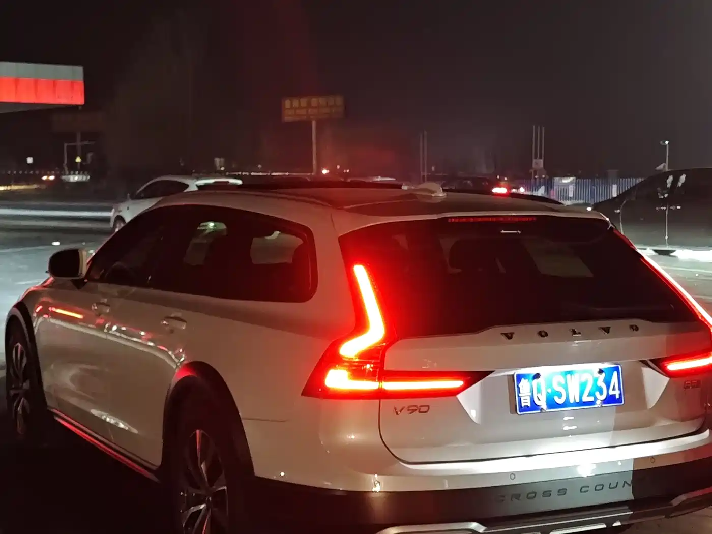 VOLVO V90
