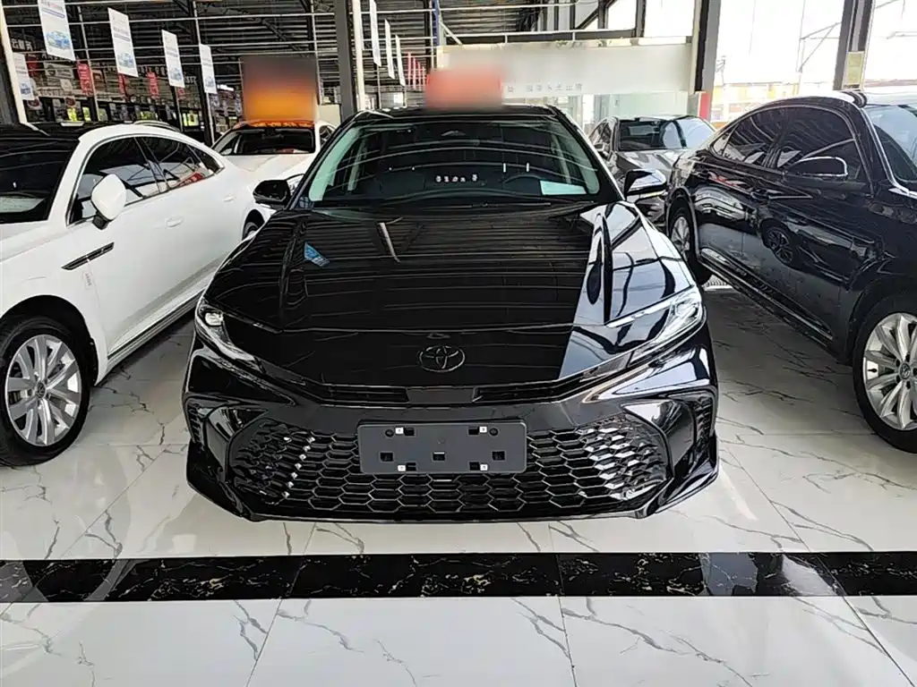 Toyota Camry 2026 Hybrid 2.0HSE Sport Lite Edition фото 3
