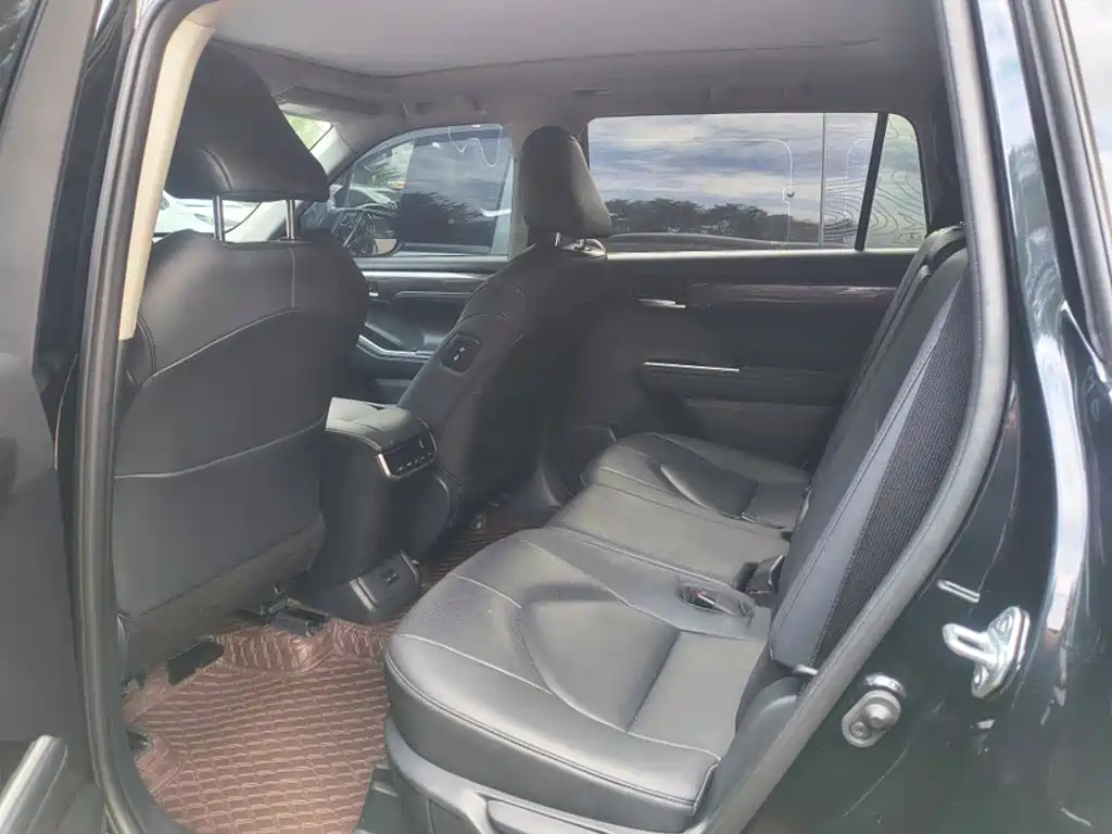 صورة 20 - Toyota Highlander