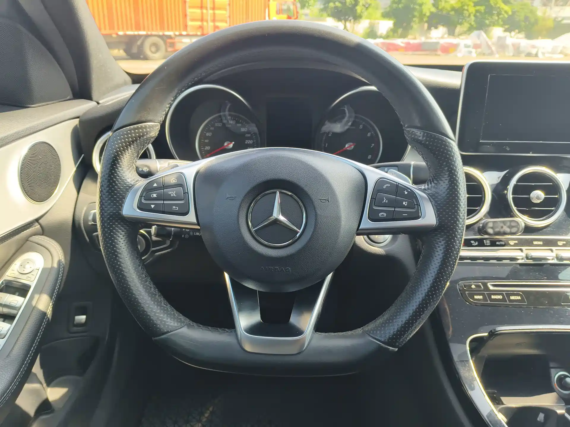 صورة 15 - Mercedes-Benz C-Class