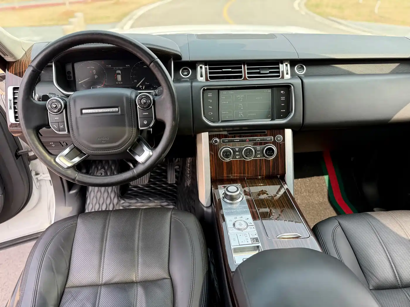 Land Rover Range Rover 2015 3.0 SC V6 Vogue SE Genesis Extended Edition фото 13