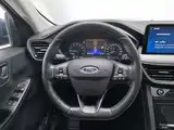 Photo 11 - Ford Escape
