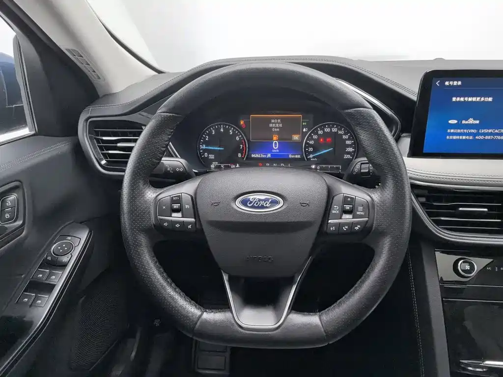 Photo 11 - Ford Escape