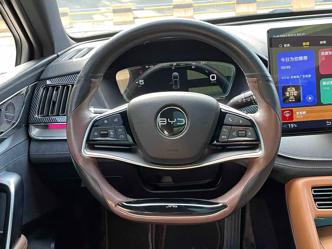 BYD Tang New Energy 2021 DM-i 112KM Honor фото 15
