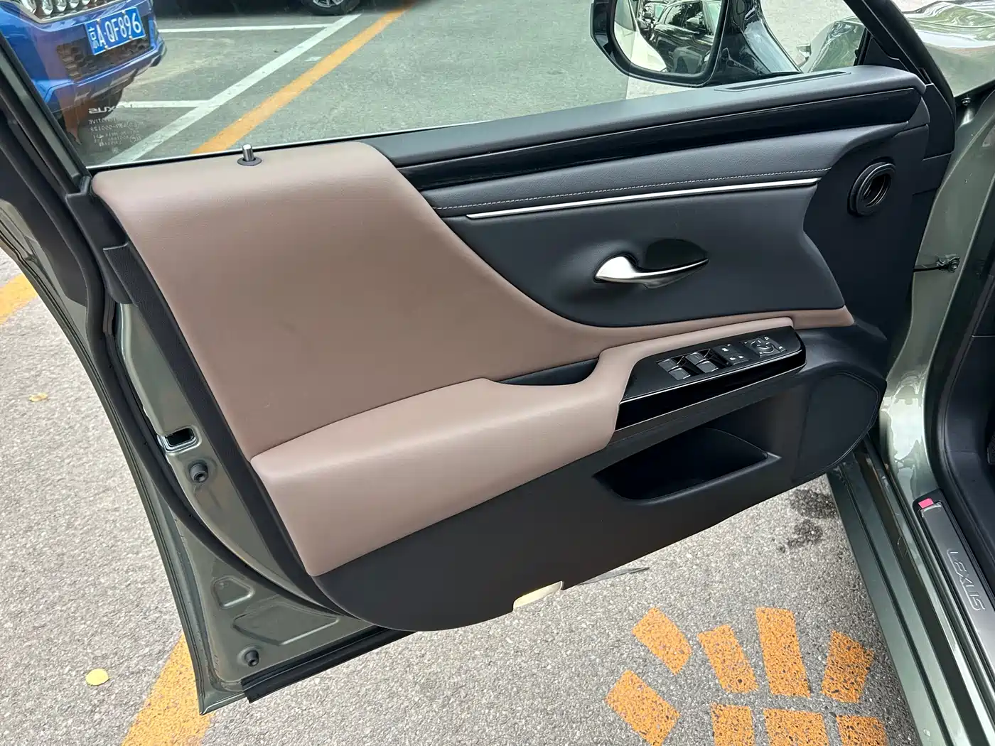 Lexus ES 2023 200 Luxury Edition фото 7