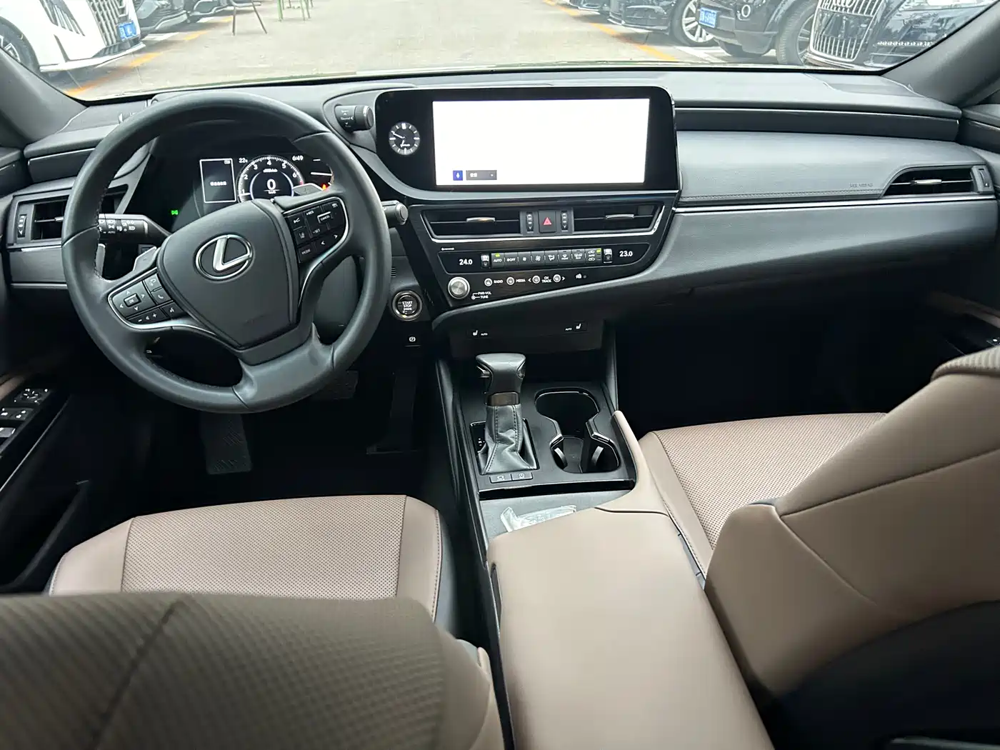 Lexus ES 2023 200 Luxury Edition фото 10
