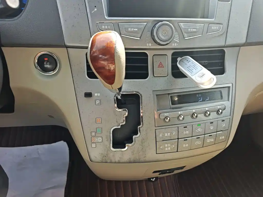 BYD M6 2016 2015 2.4L Automatic Premium Edition