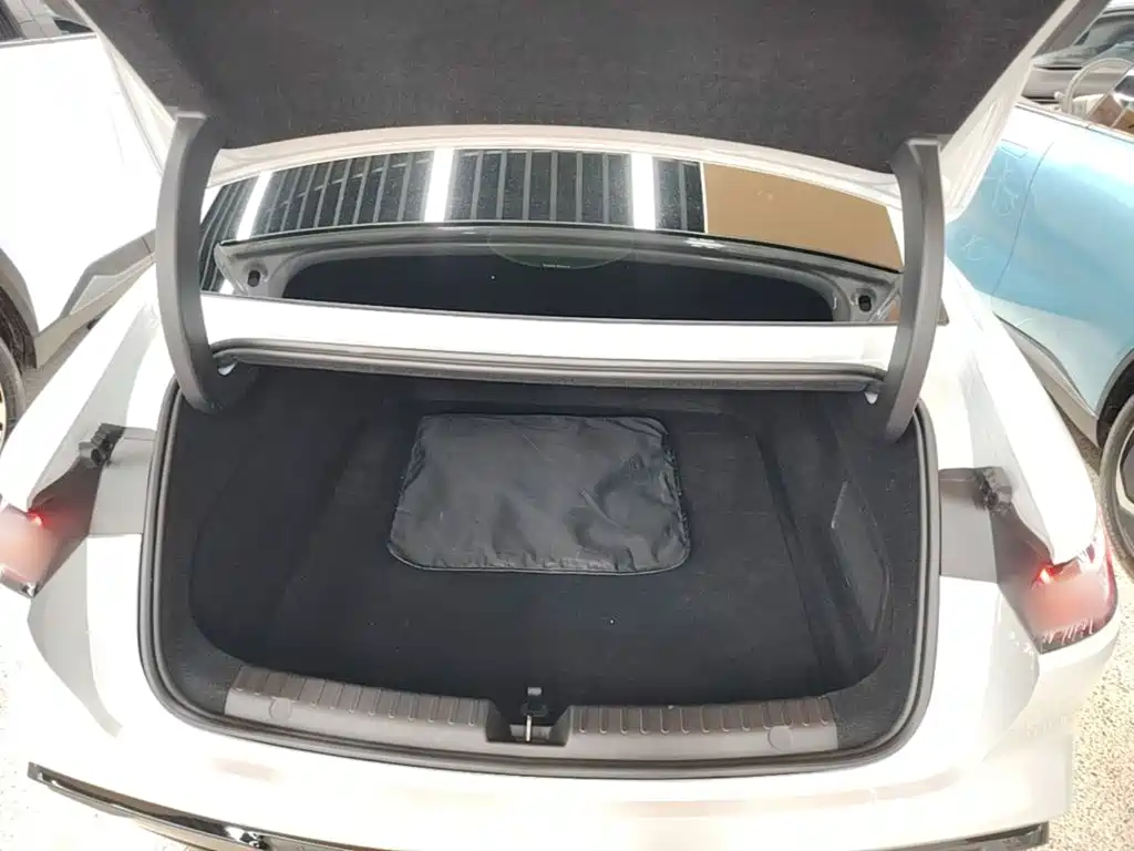 Geely Galaxy Galaxy E8 2025 2025 700km Long Voyage Smart Drive Edition