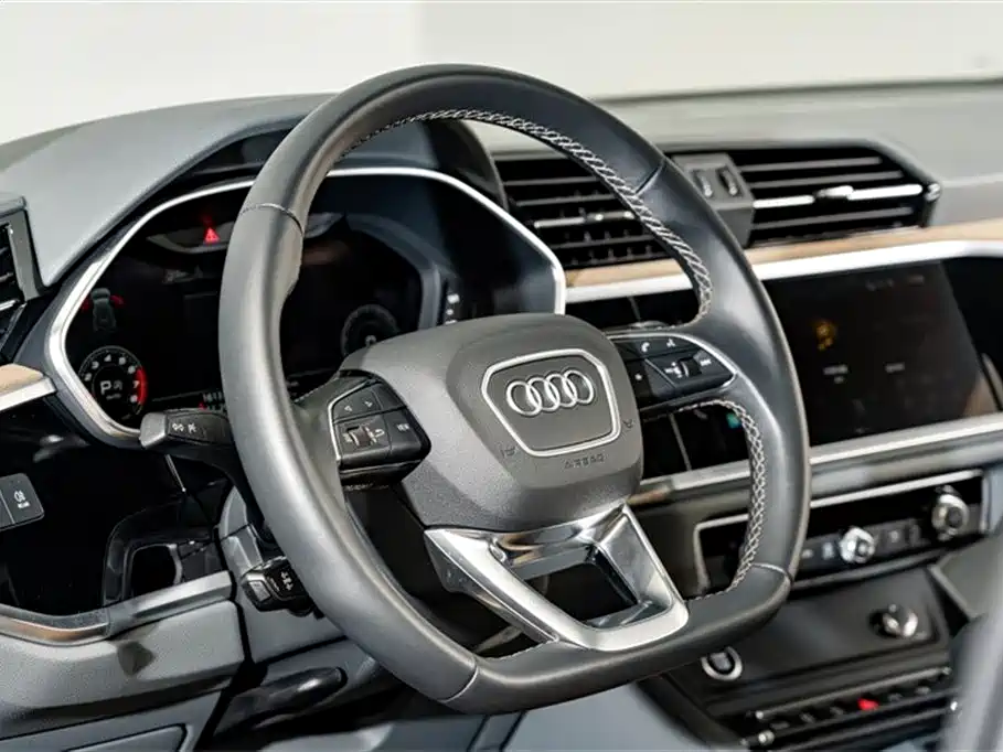 Audi Q3 2024 40 TFSI Fashion Sport Launch Special Edition фото 12