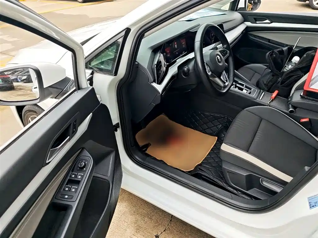 VOLKSWAGEN GOLF