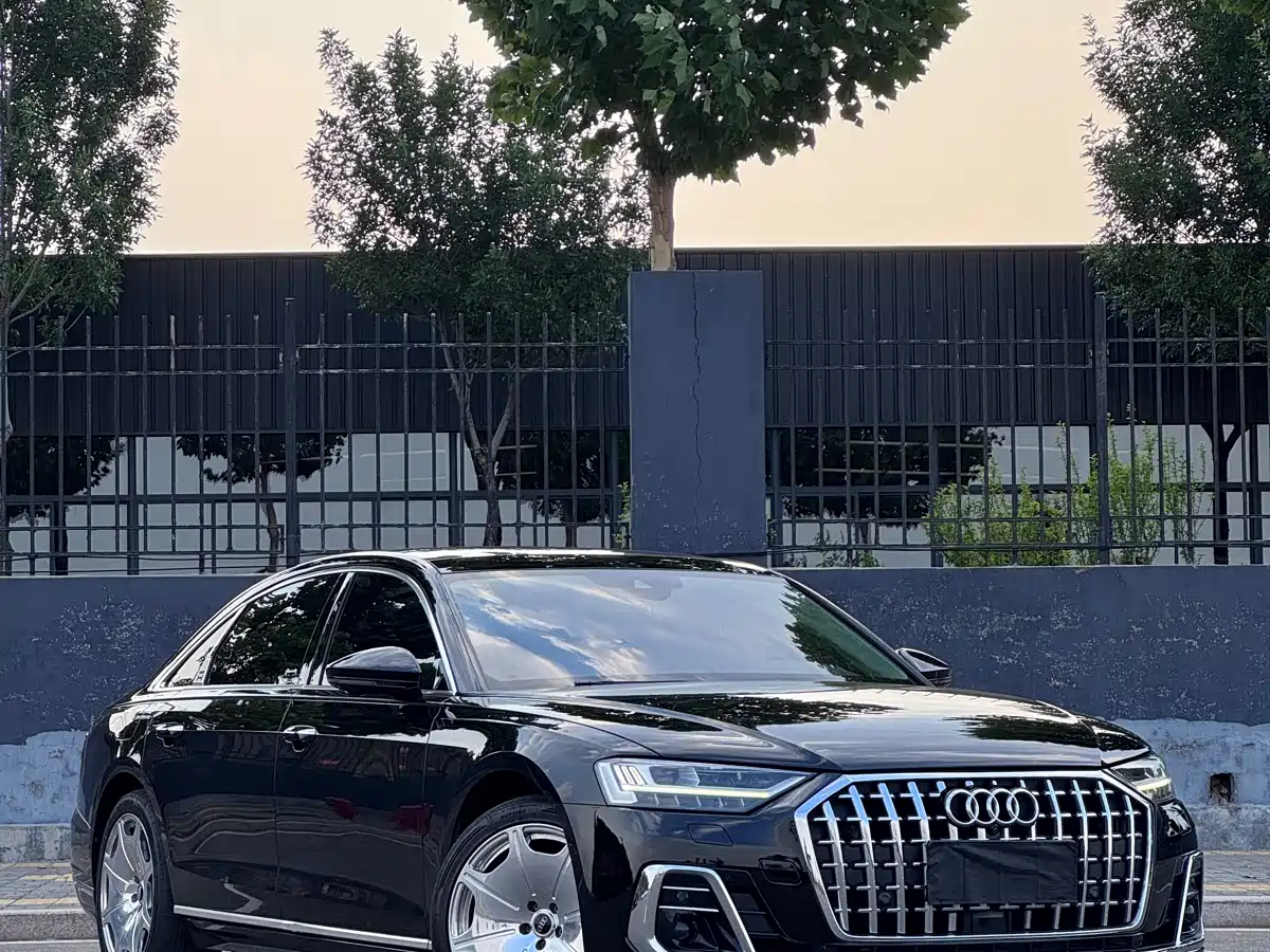 AUDI A8