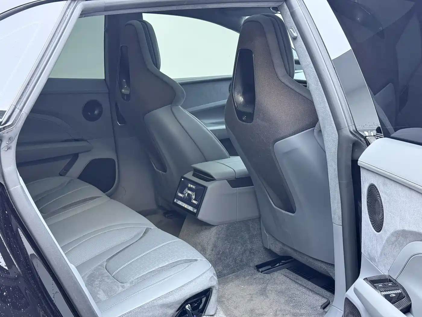 LOTUS SPORTS CAR EMEYA FLOWERS