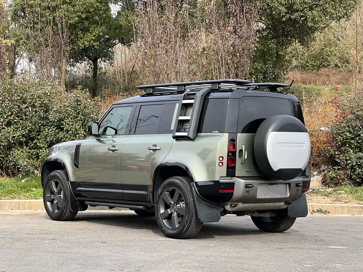 Land Rover Defender 2022 110 P400 X-DYNAMIC HSE фото 7