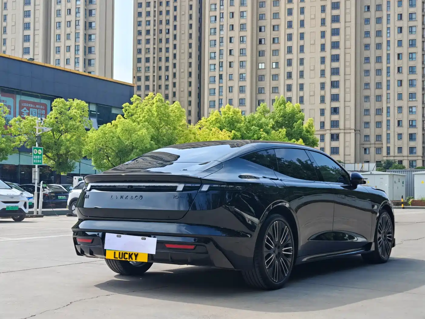 Lynk & Co 10 EM-P 2025 Facelift 120 AWD Ultra фото 8