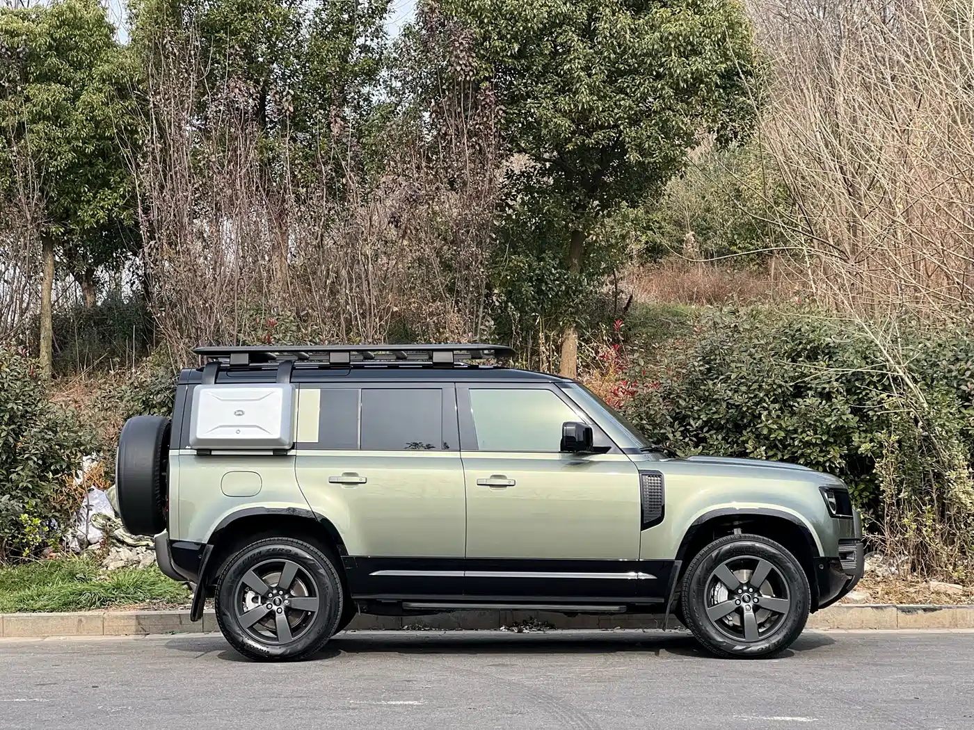 Land Rover Defender 2022 110 P400 X-DYNAMIC HSE фото 3