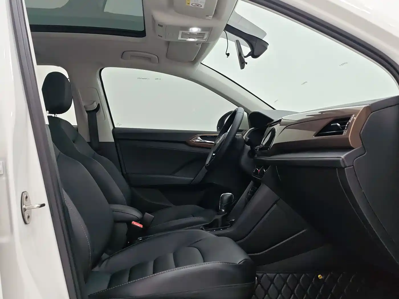 Volkswagen Tharu 2021 Model 280TSI 2WD Comfort Edition фото 9
