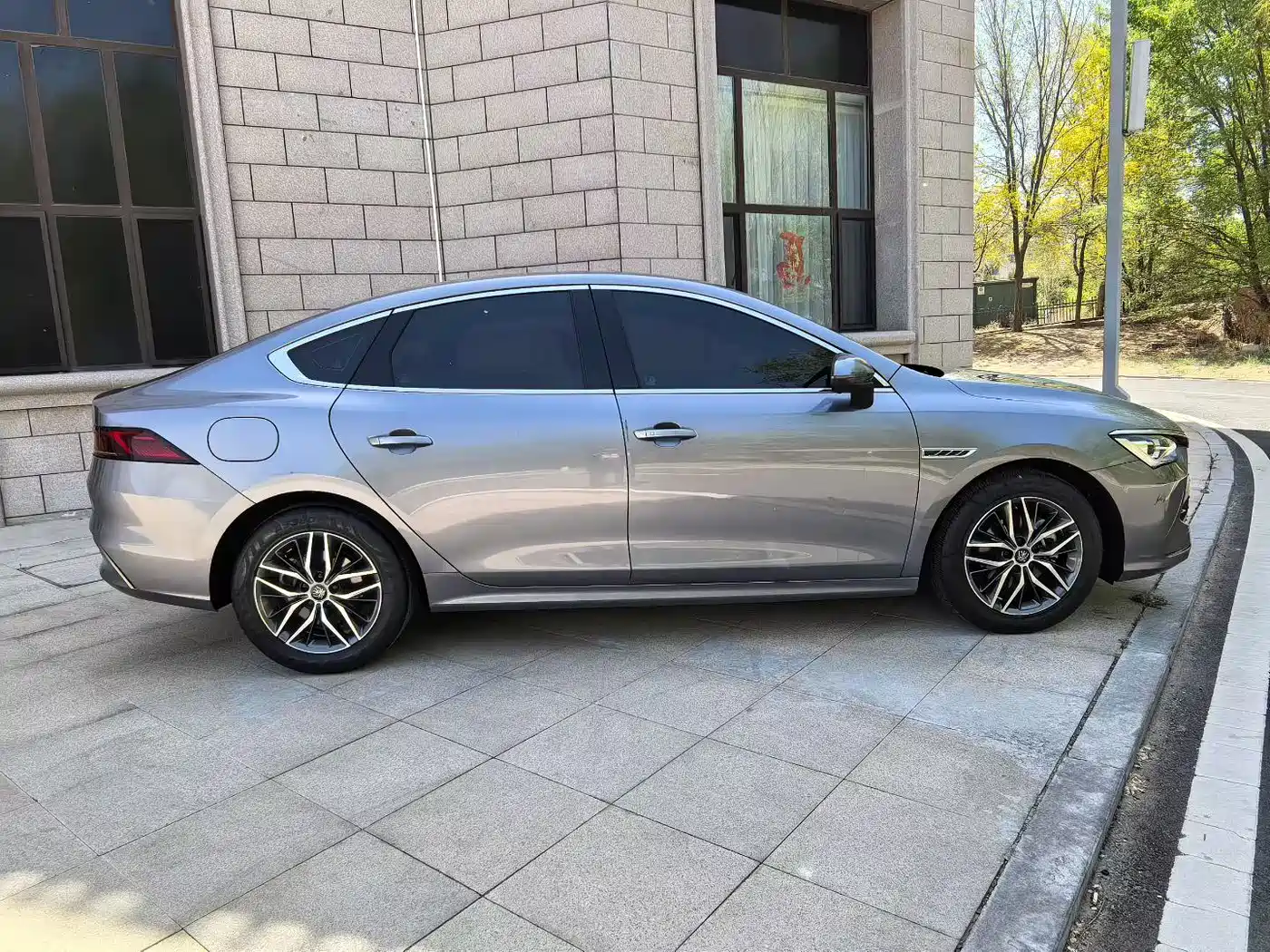 BYD Qin PLUS 2021 DM-i 55KM Flagship фото 6