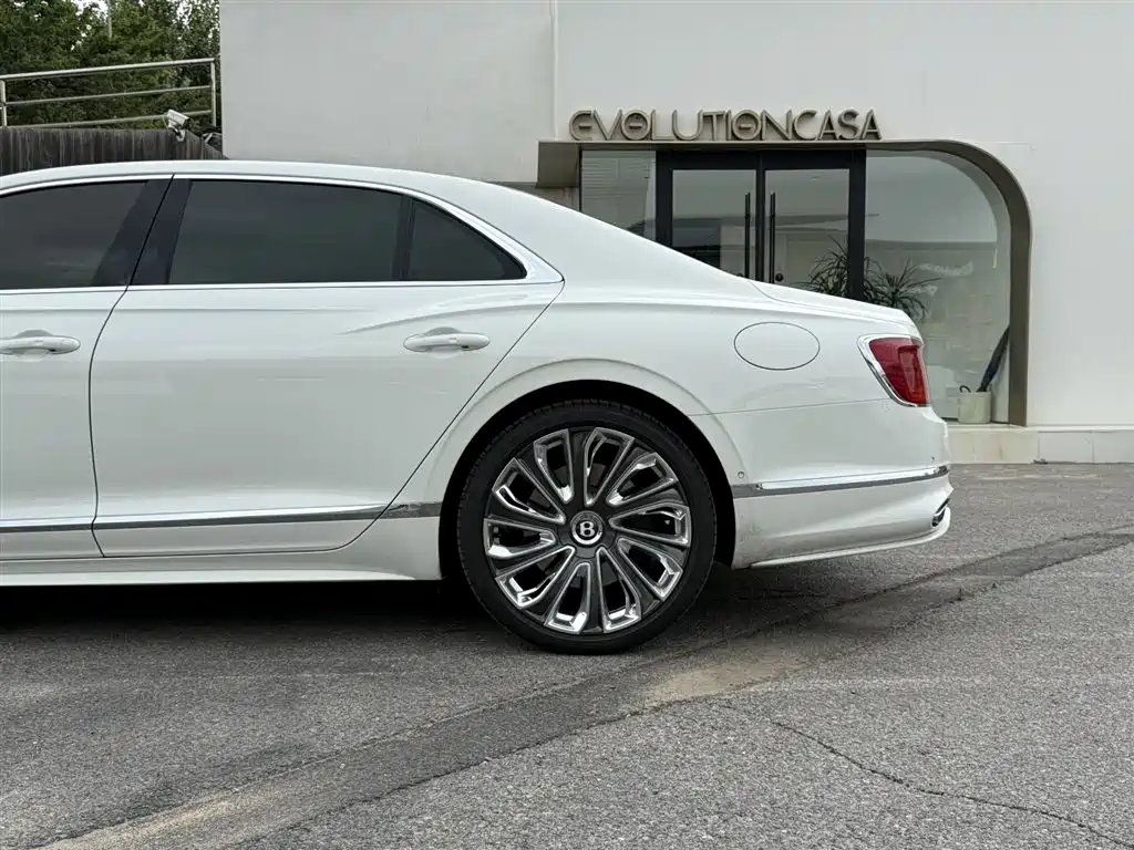 Bentley Flying Spur Plug-in Hybrid 2025 Model Year 4.0T V8 Mulliner фото 6