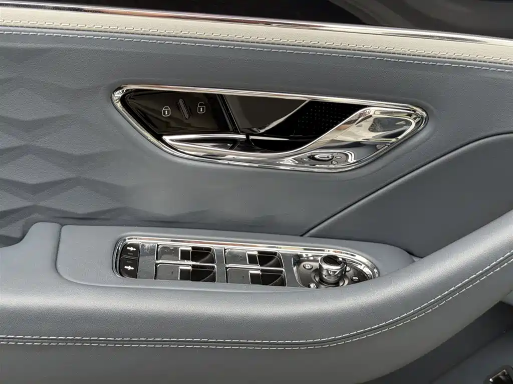 Bentley Flying Spur Plug-in Hybrid 2025 Model Year 4.0T V8 Mulliner фото 13