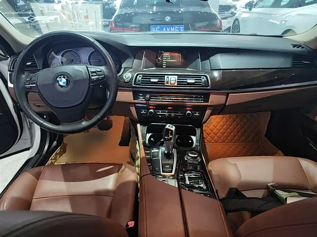 BMW 5 Series 2014 525Li Leading фото 10