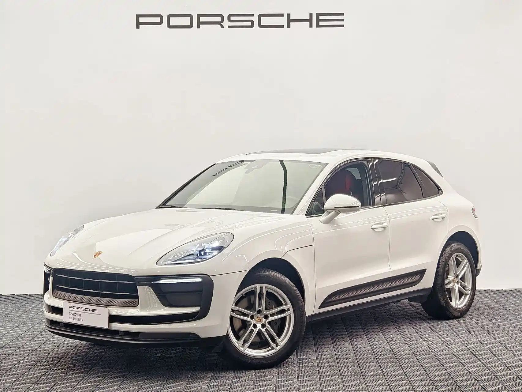 Photo 1 - Porsche Macan
