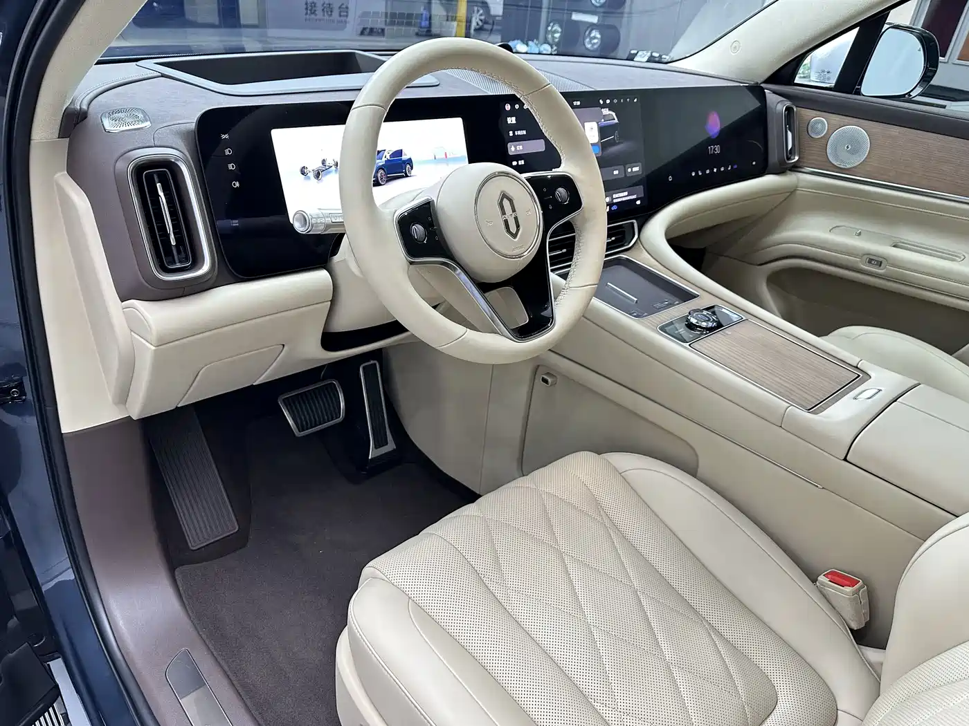 AITO Wenjie AITO M9 2024 Range Extender Ultra 52kWh 6-seater фото 12