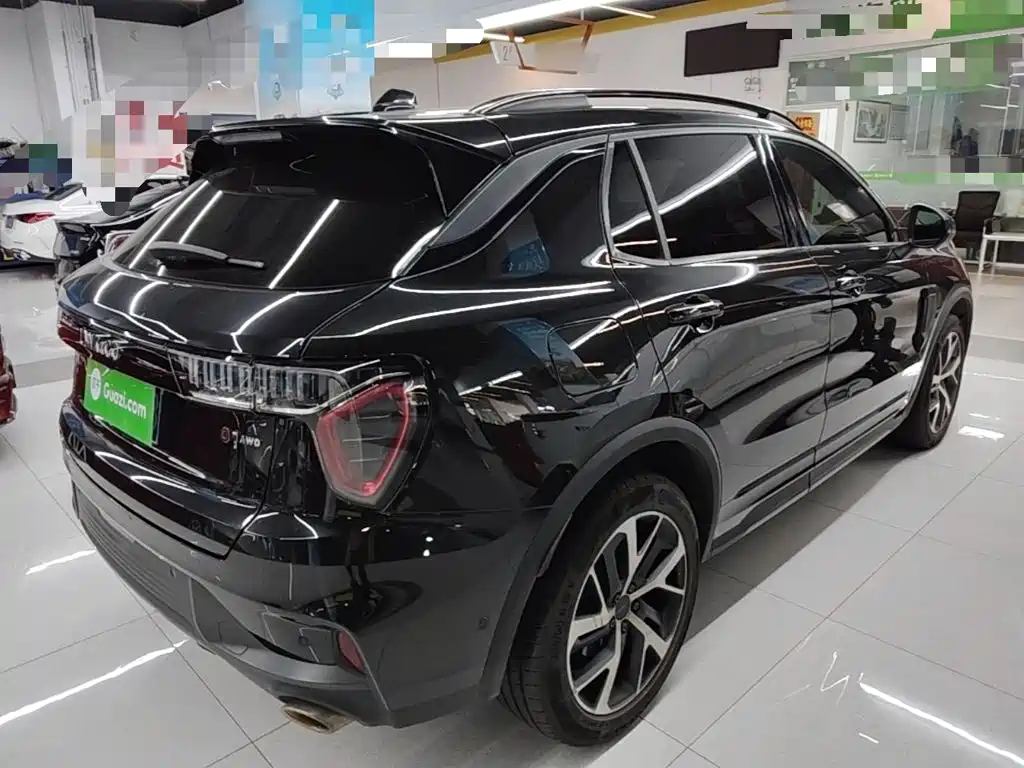 صورة 7 - Lynk & Co 01