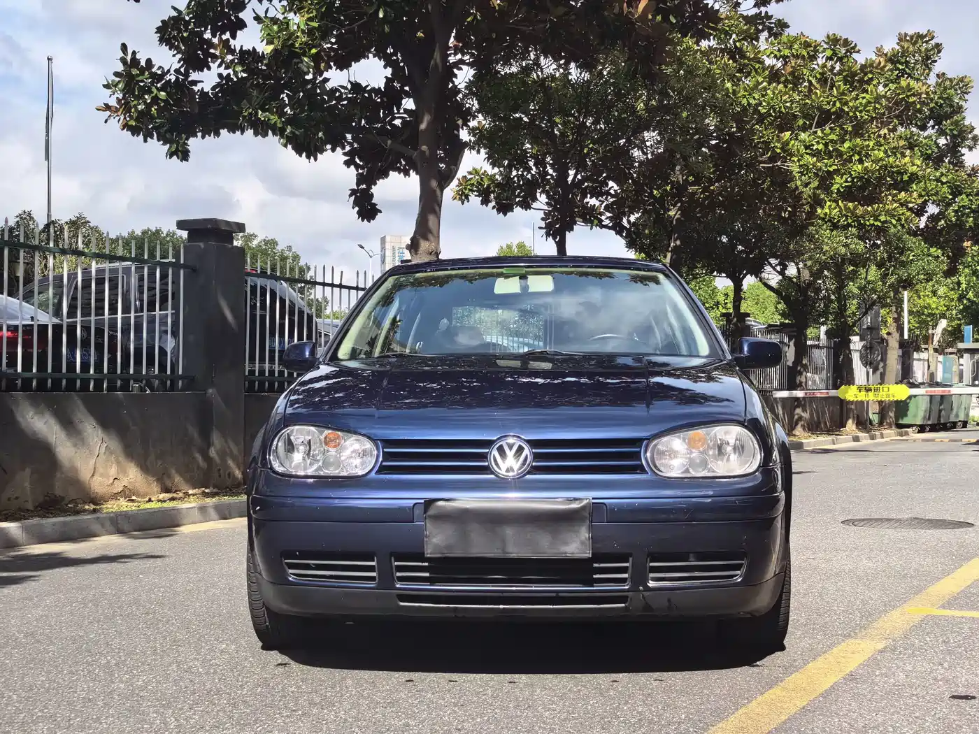Photo 2 - Volkswagen Golf