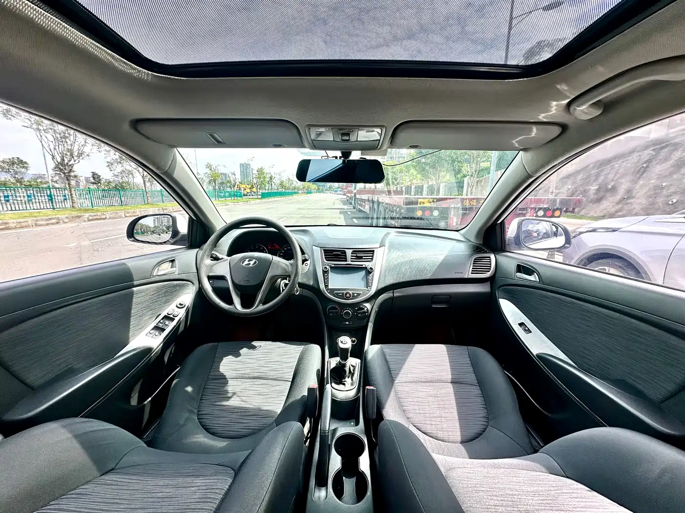 Hyundai Reina 2014 2014 1.4L Manual GLX