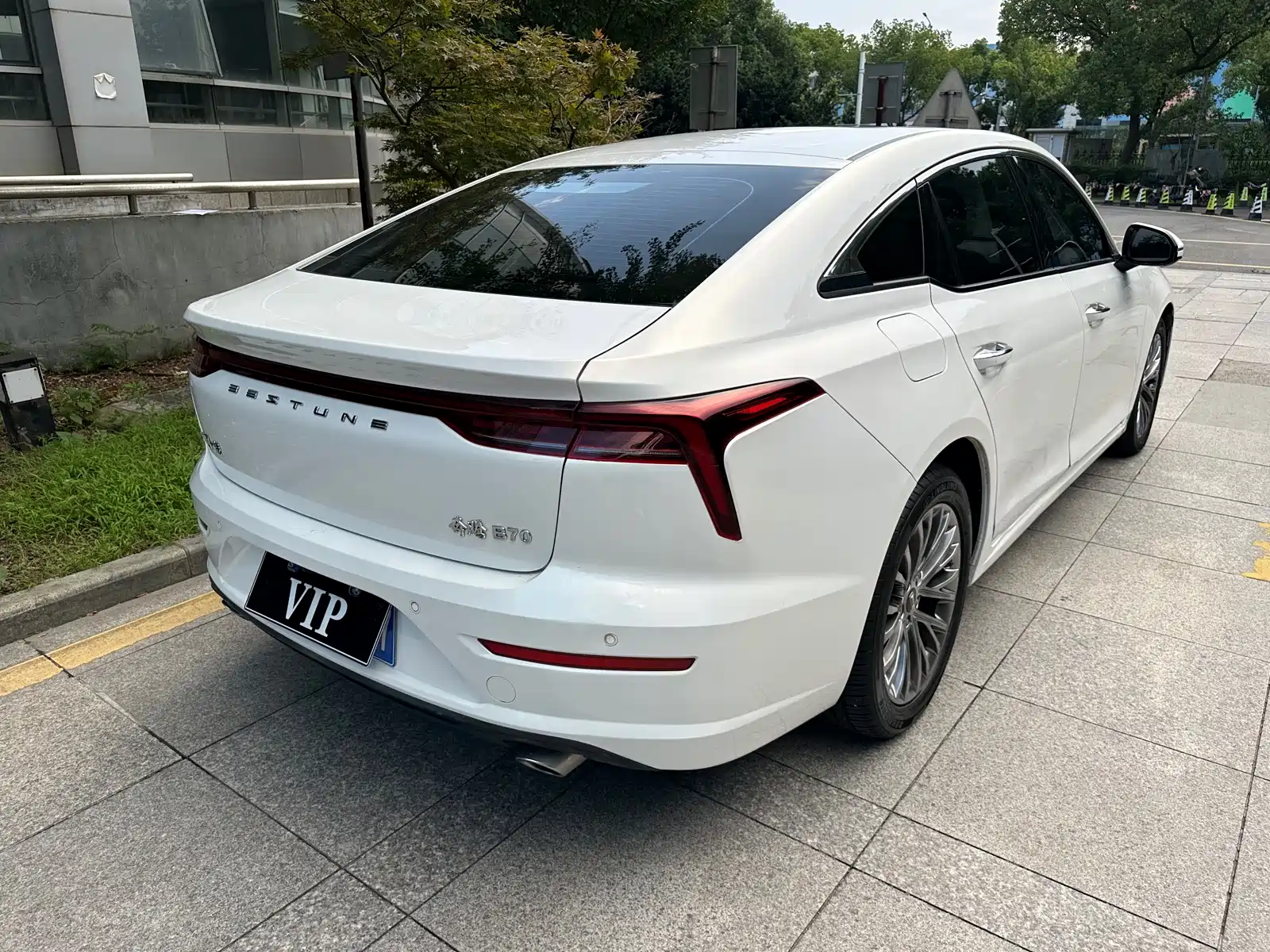 Фото 11 - Besturn B70