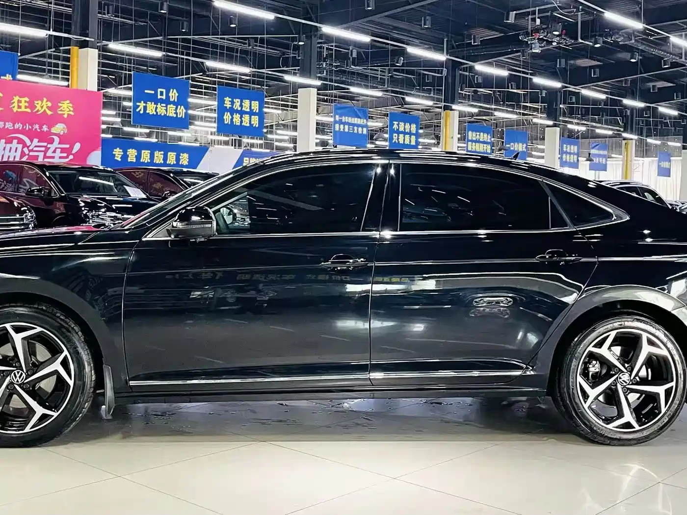 Volkswagen Passat 2025 Outstanding 380TSI Starlight Dragon Soaring Edition фото 4