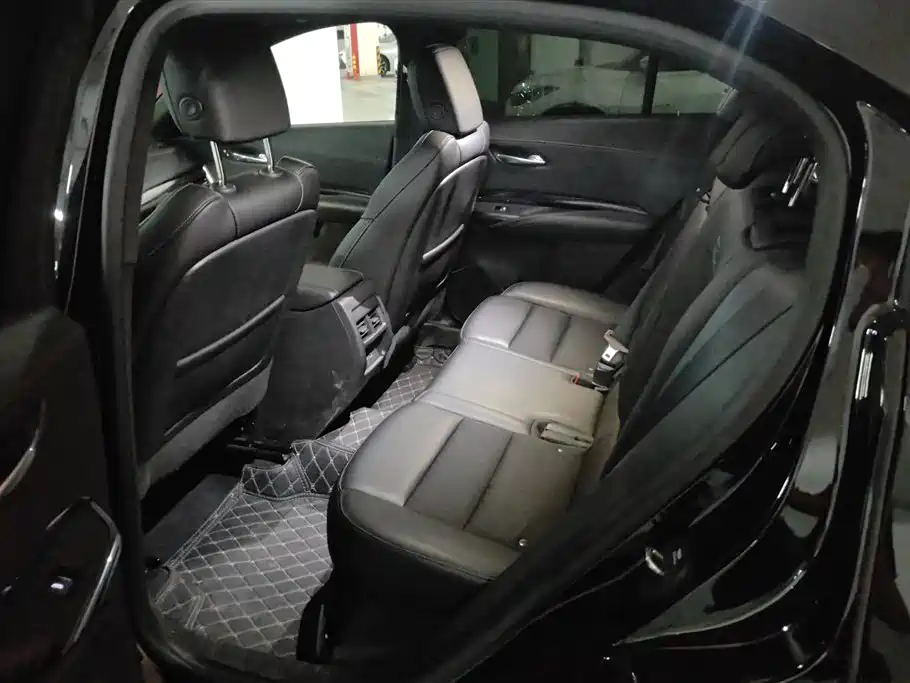 CADILLAC XT4