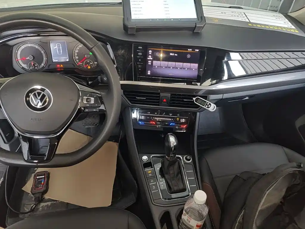 VOLKSWAGEN BORA