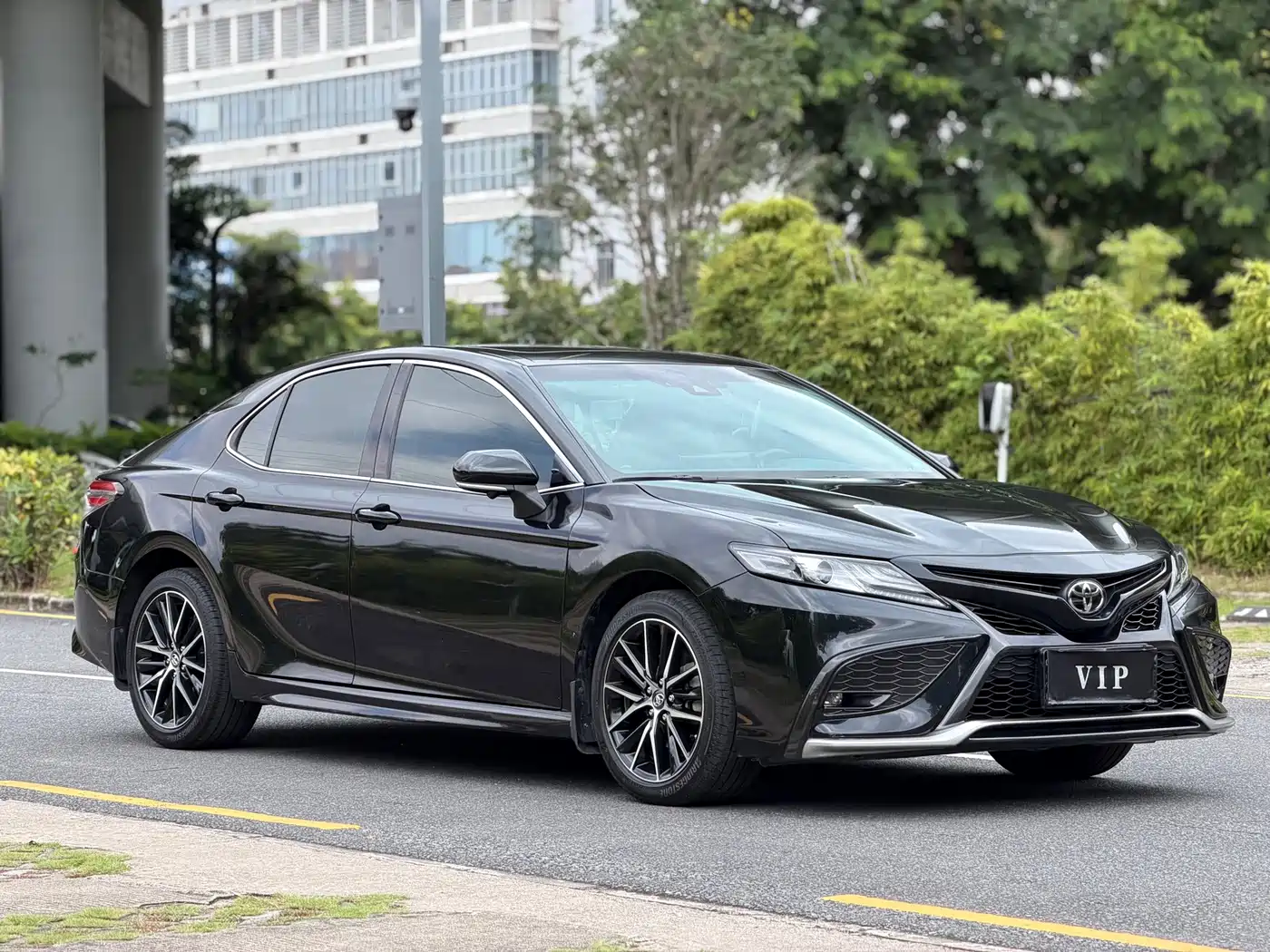 Фото 1 - Toyota Camry