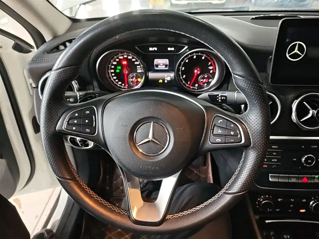 Mercedes-Benz GLA 2017 GLA 200 Fashion фото 11