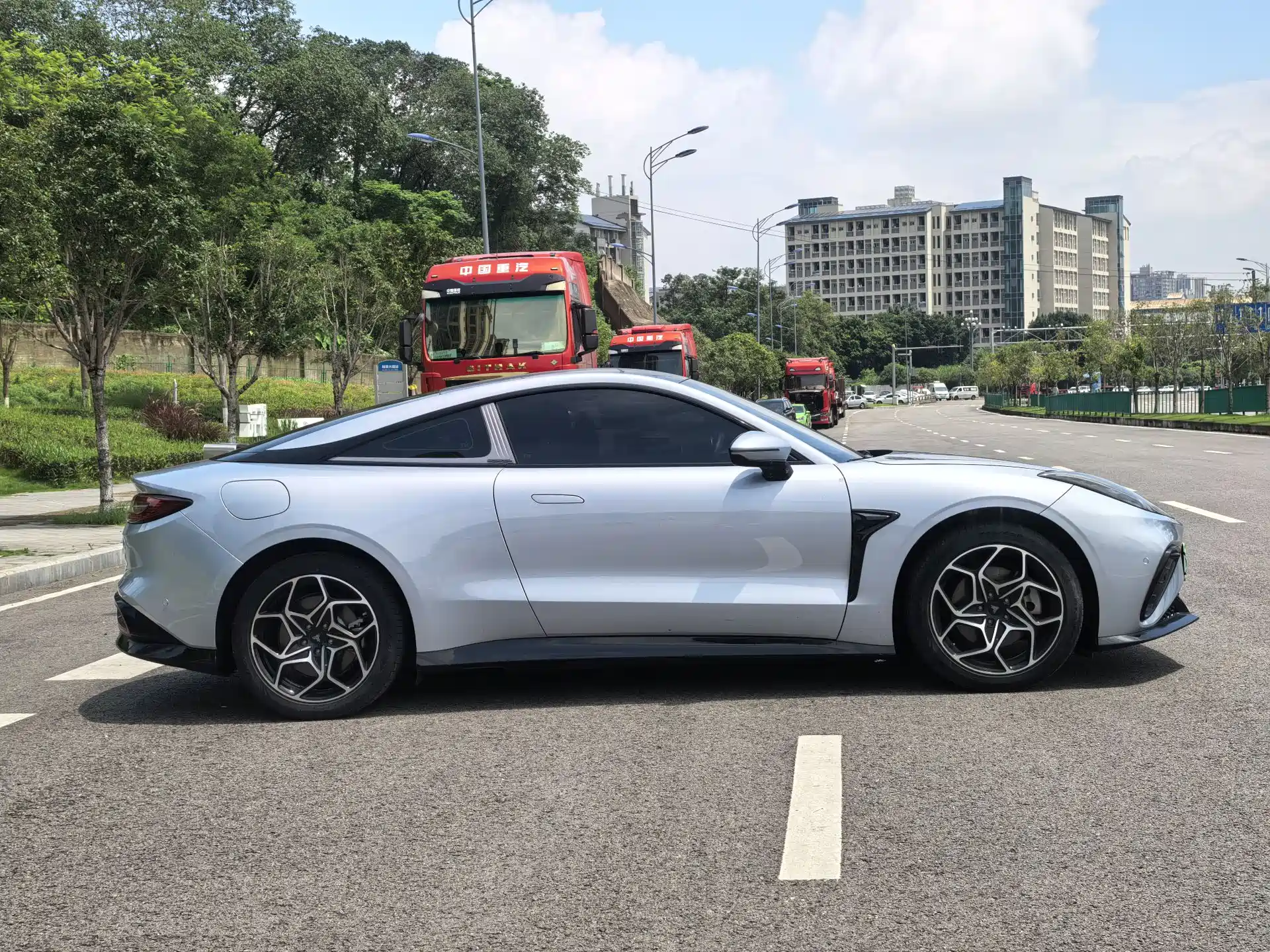 Photo 4 - Nezha Auto Nezha GT