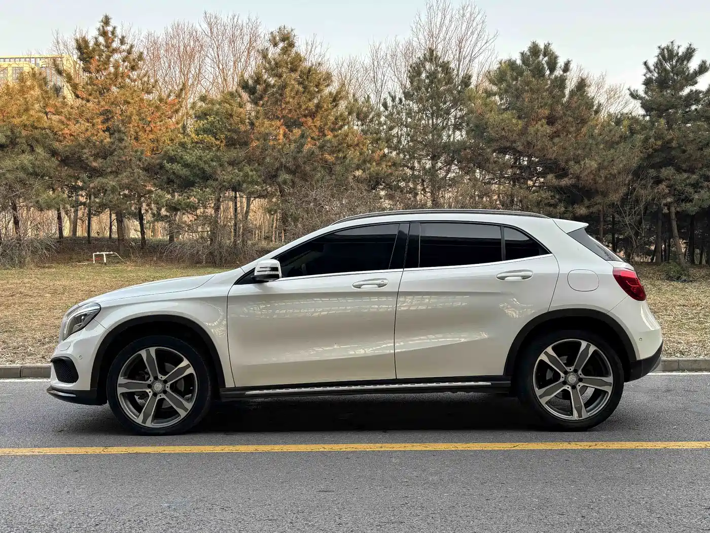 Mercedes-Benz GLA 2015 GLA 220 4MATIC Luxury фото 3