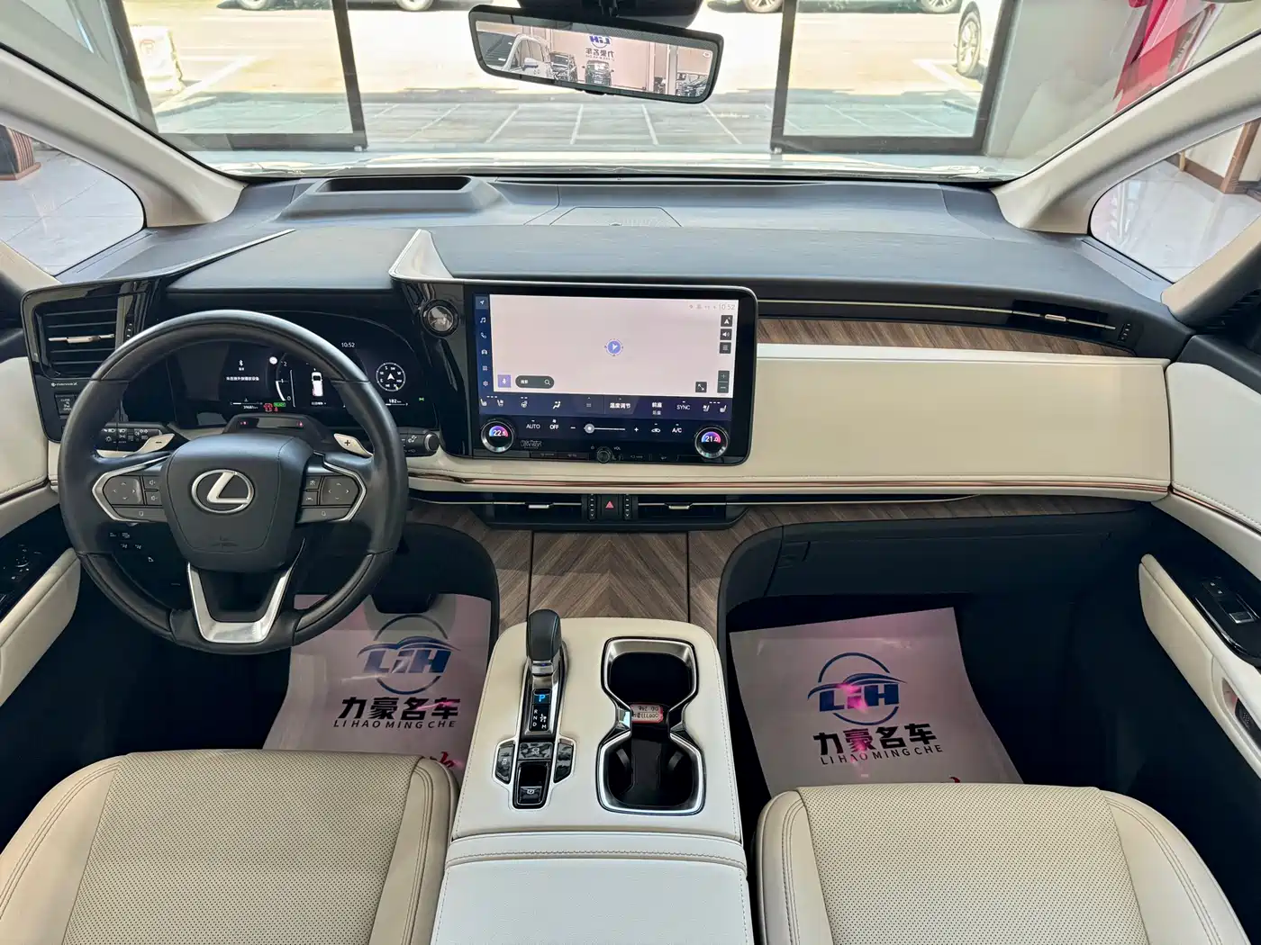 Lexus LM 2023 500h 6-Seater Prestige Edition фото 9