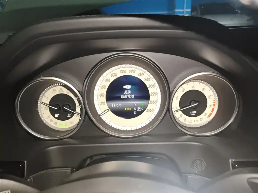 Mercedes-Benz E-Class 2015 E 320 L 4MATIC фото 4