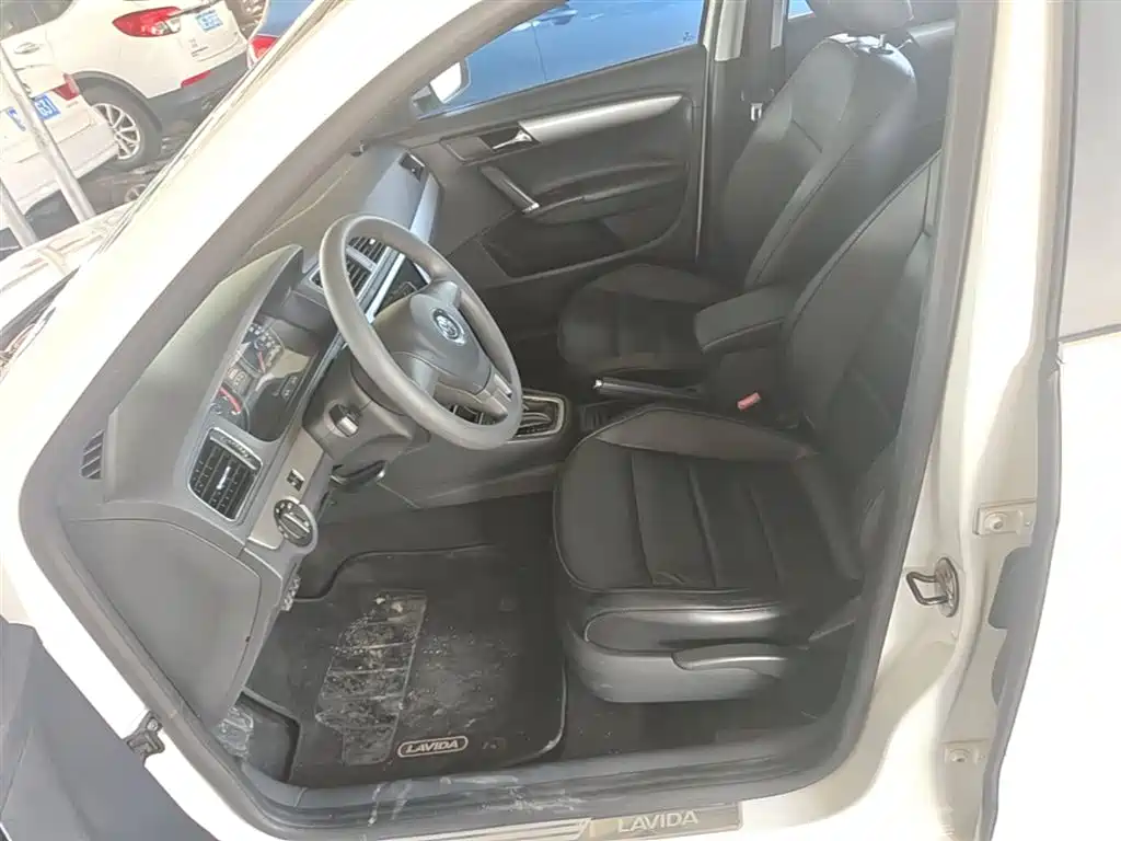 Volkswagen Lavida 2013 Facelift Classic 1.6L Automatic Comfort фото 15