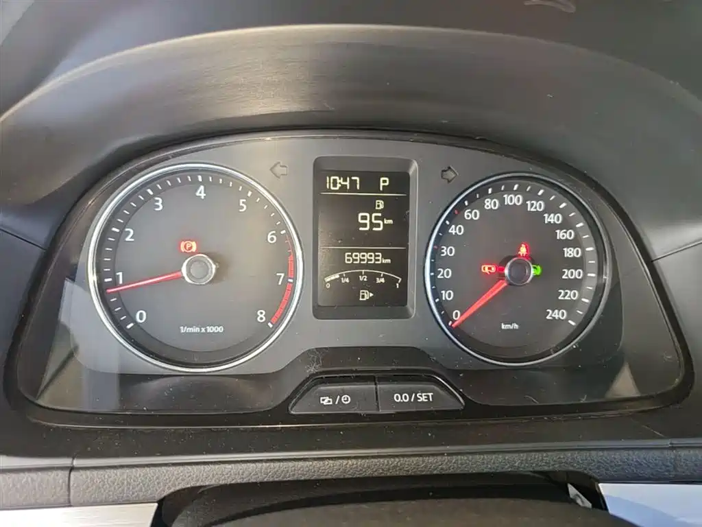Volkswagen Lavida 2013 Facelift Classic 1.6L Automatic Comfort фото 12
