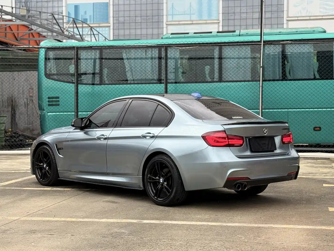 BMW 3 Series 2019 320i M Sport Black Night Edition фото 10