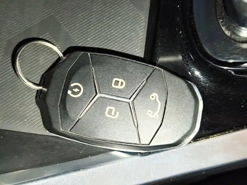 Photo 9 - Lynk & Co 01