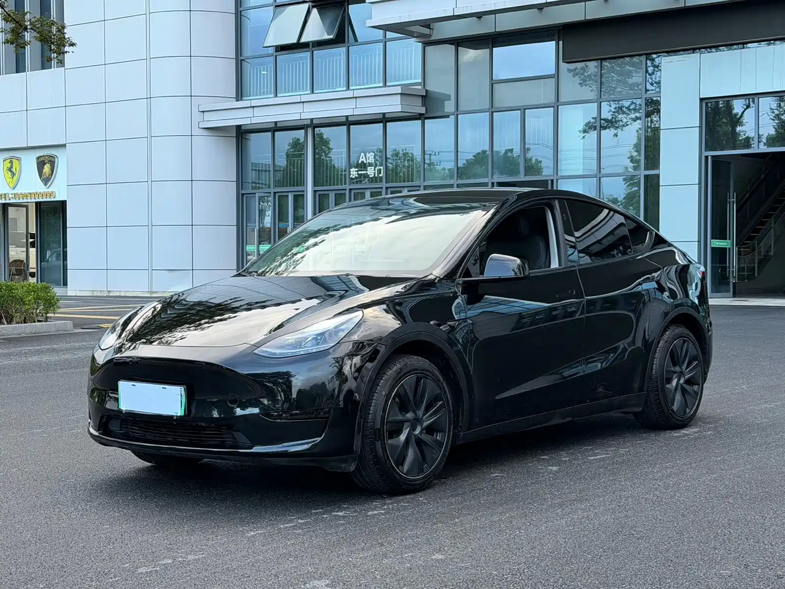 Фото 1 - Tesla Model Y