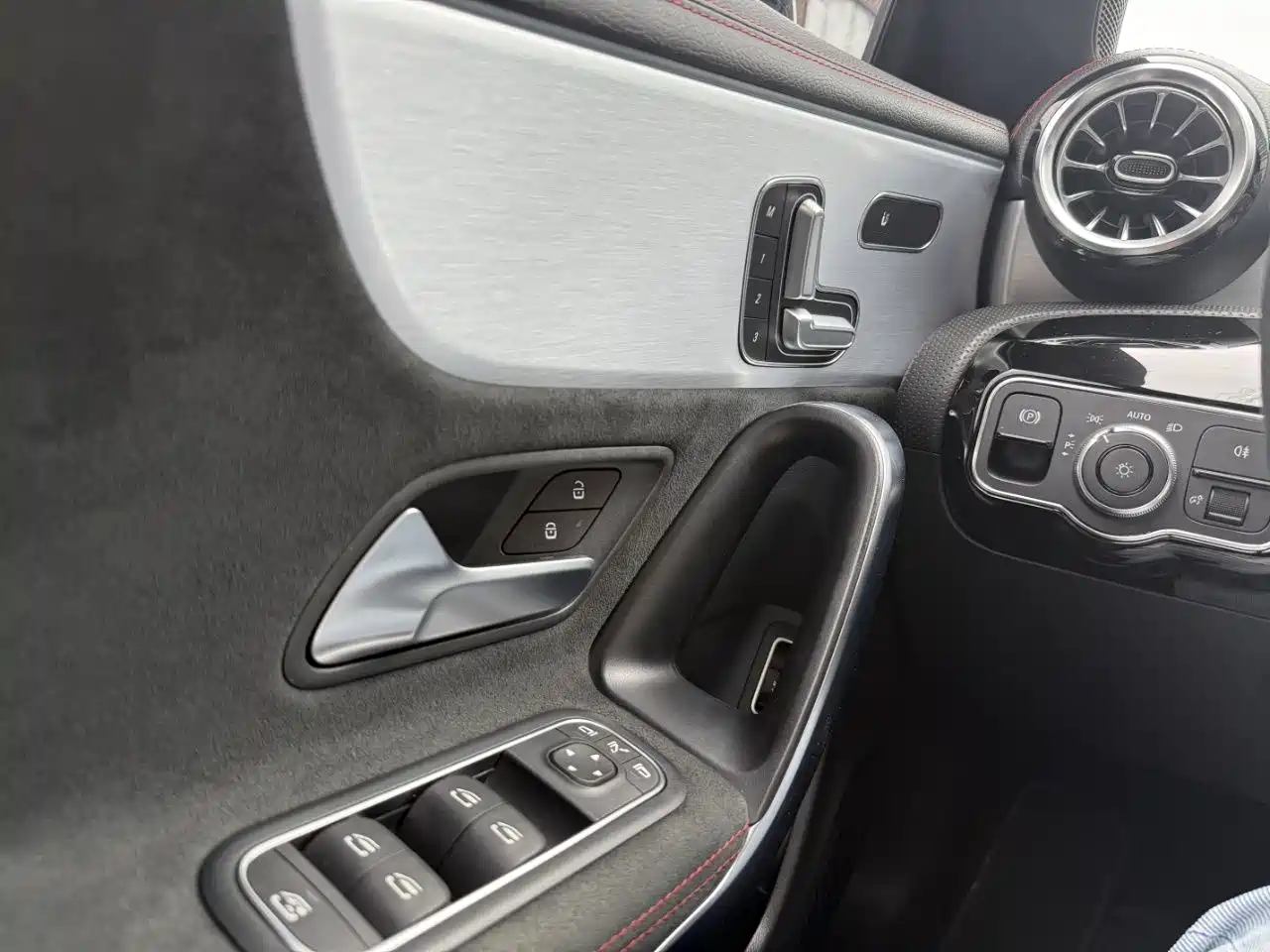 Mercedes-Benz CLA (Import) 2021 CLA 200 4MATIC фото 27