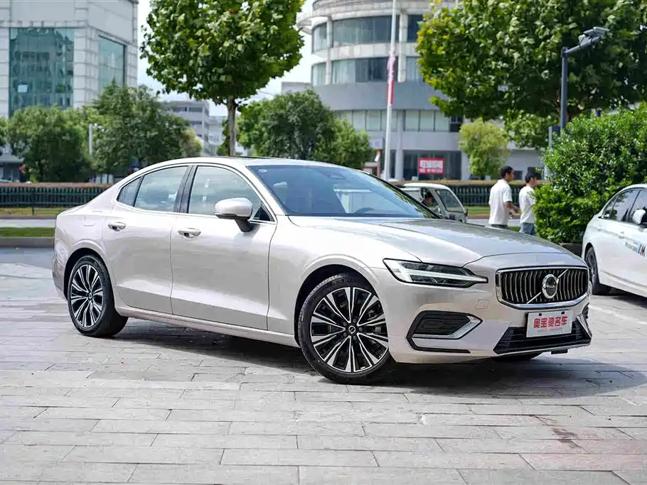 Volvo S60 2025 2025 B4 Smart Elite Luxury Edition