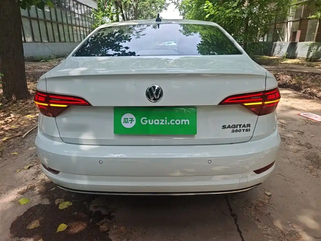 VOLKSWAGEN SAGITAR