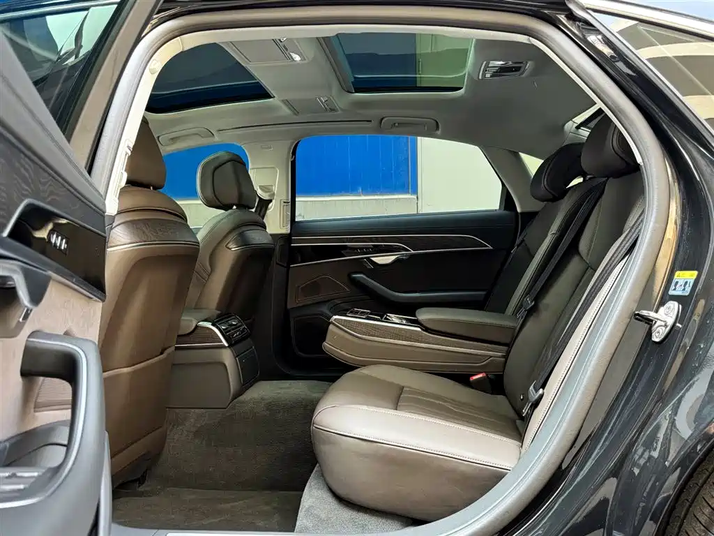 Audi A8 2025 A8L 45 TFSI quattro Luxury фото 10