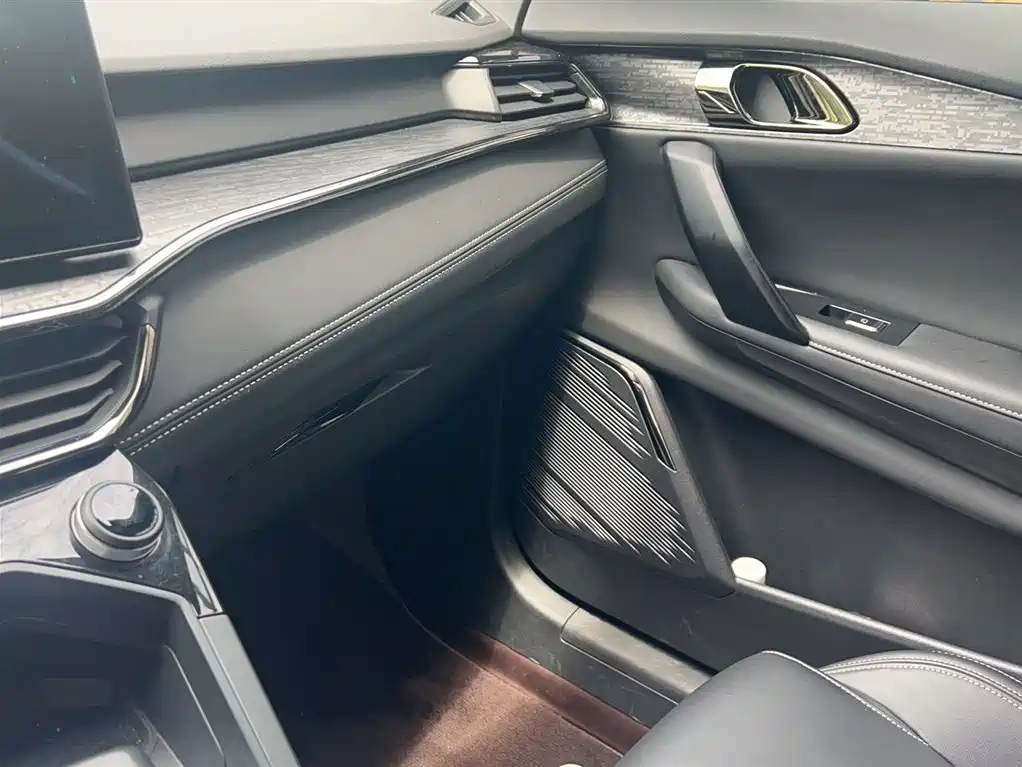 Lynk & Co 06 2023 Remix 1.5T Power Pro фото 2