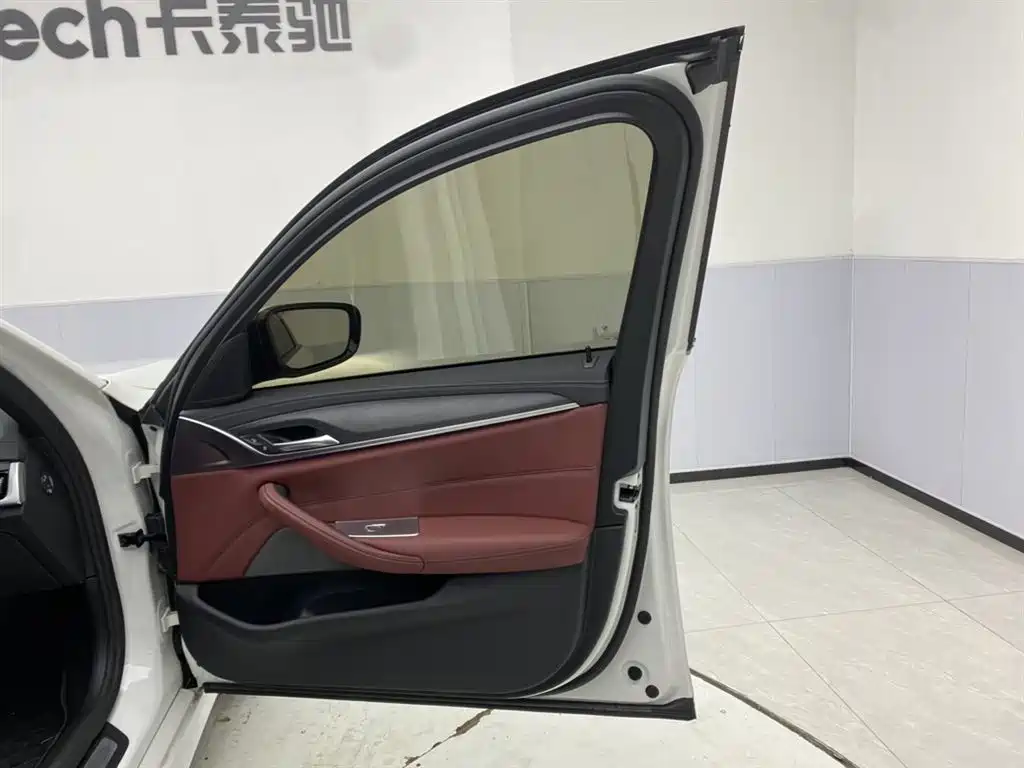 BMW 5 Series 2023 530Li Leading M Sport Package фото 25